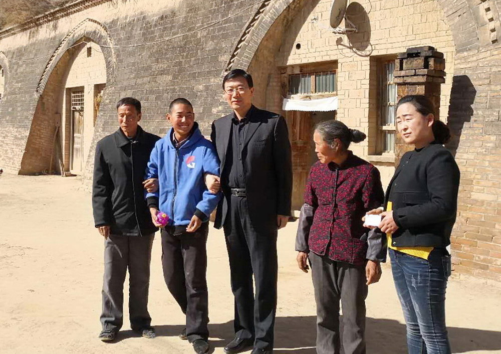 7乐动官方网站-乐动ledong(中国)对华池县建卡贫困户进行“一对一”结对帮扶.jpg