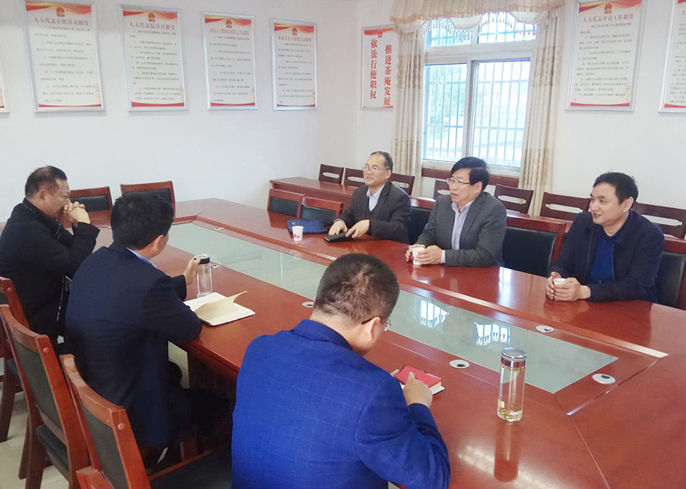 3乐动官方网站-乐动ledong(中国)领导定期深入定点扶贫村实地了解脱贫计划落实情况.jpg